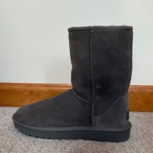 UGG Women's Classic Short II